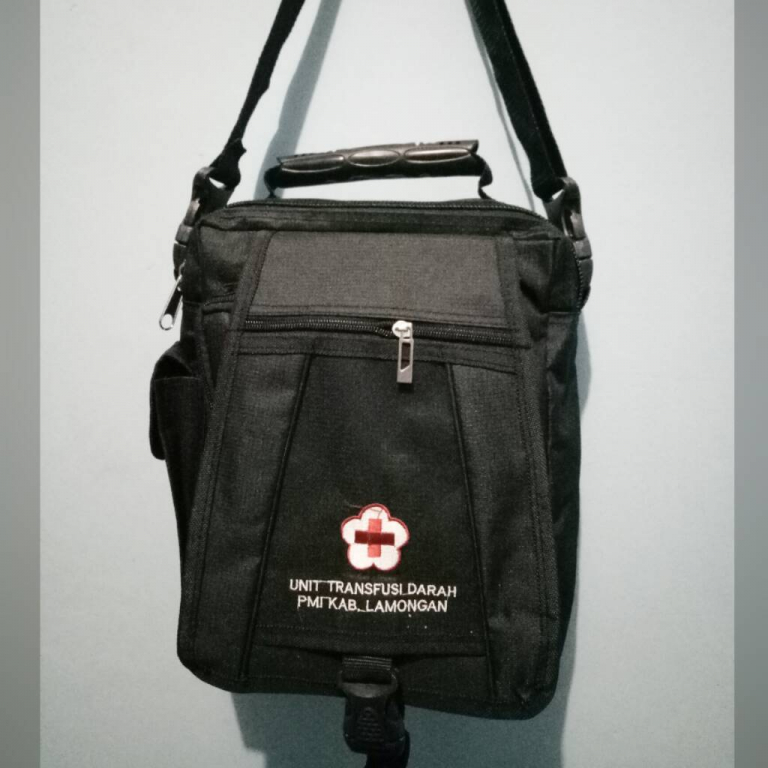 Sample Photo Tas Tas Selempang hitam Sample bordir Palang Merah Indonesia